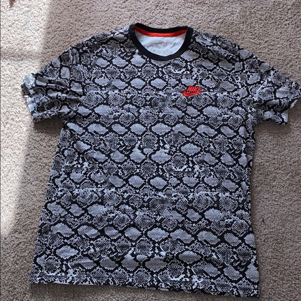 men’s Nike t-shirt